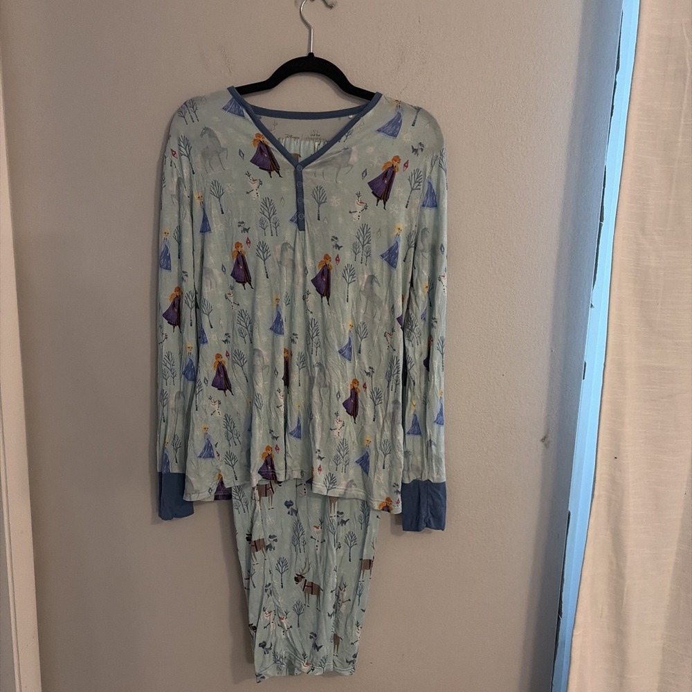 DISNEY X LITTLE SLEEPIES FROZEN WOMENS PAJAMAS SIZE MEDIUM